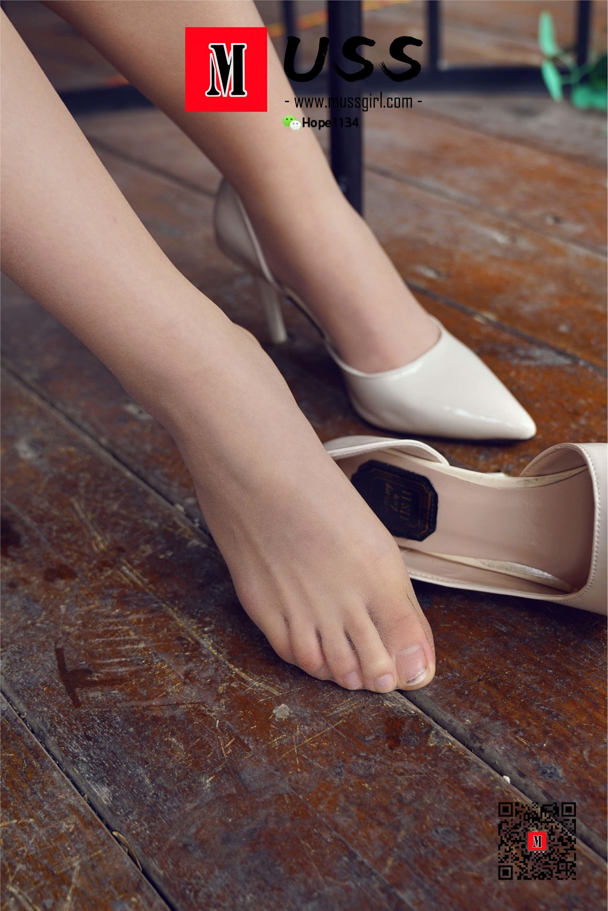 MussGirl慕丝女郎  NO.037 与她的电话亭之恋